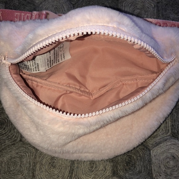 Abercrombie and Fitch pink fuzzy Fanny pack. - Picture 6 of 7